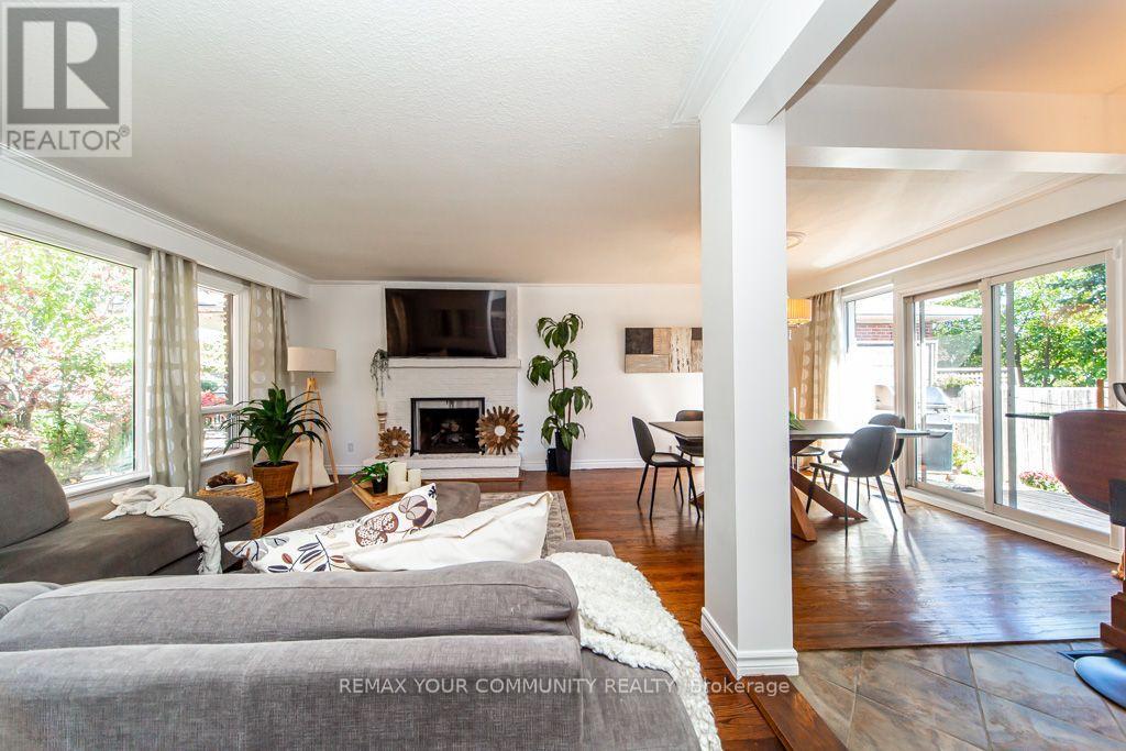 66 Decarie Circle, Toronto, ON photo 5