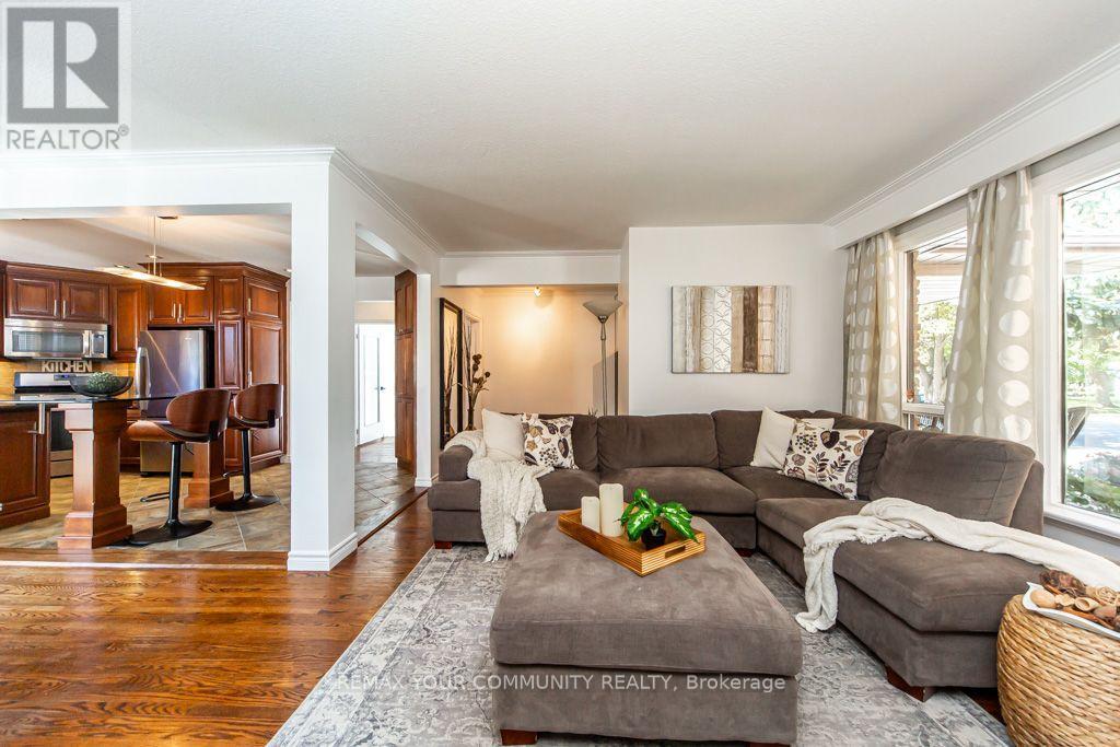66 DECARIE CIRCLE - 7