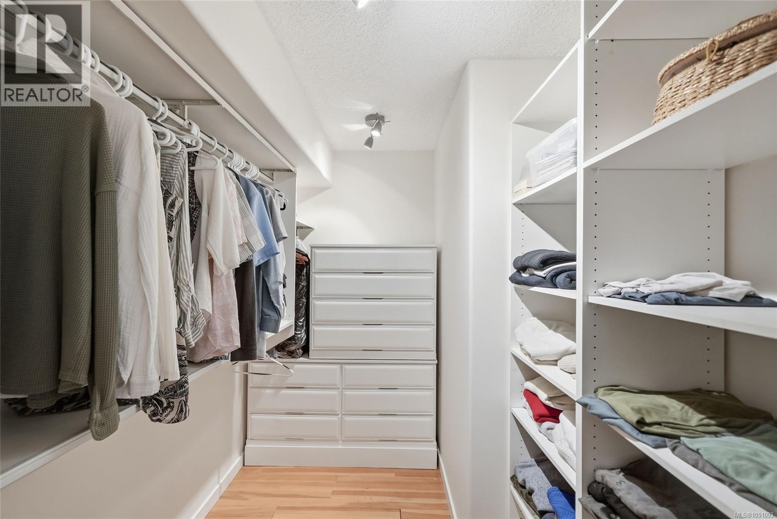 1580 Meadowood Way - Image 33