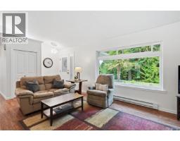 1580 Meadowood Way, Qualicum Beach, BC V9K2V2 Photo 19