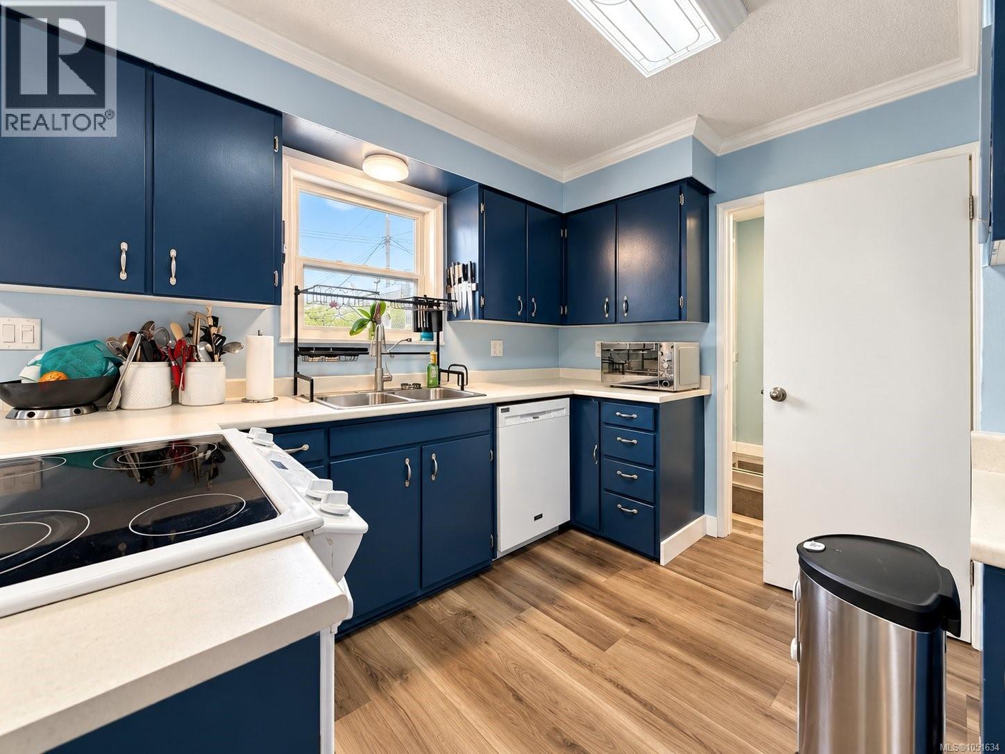 3586 10th Ave - 11