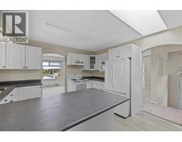 Kitchen - 580 Ninth St, Nanaimo, BC V9R6G5 Photo 18