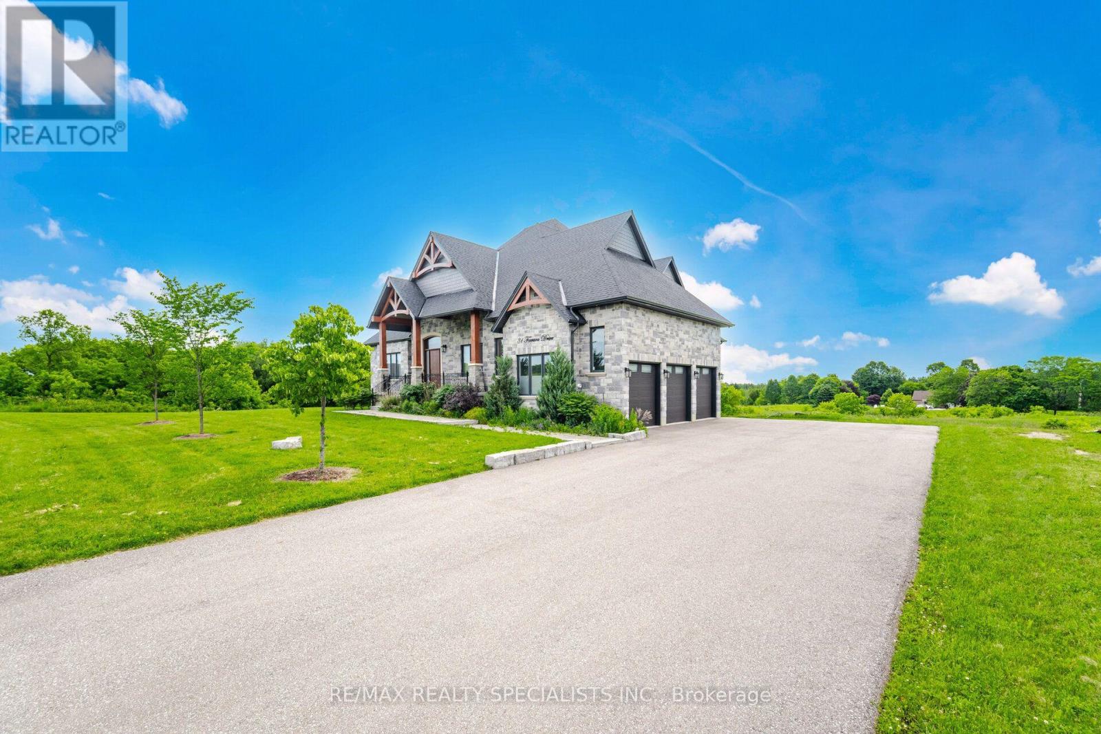31 FERRARA DRIVE - 2