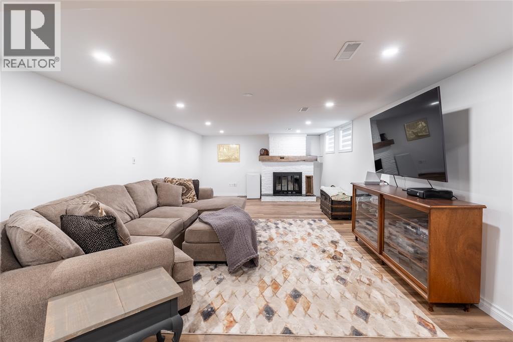 951 BEVERLEY ROAD - 19