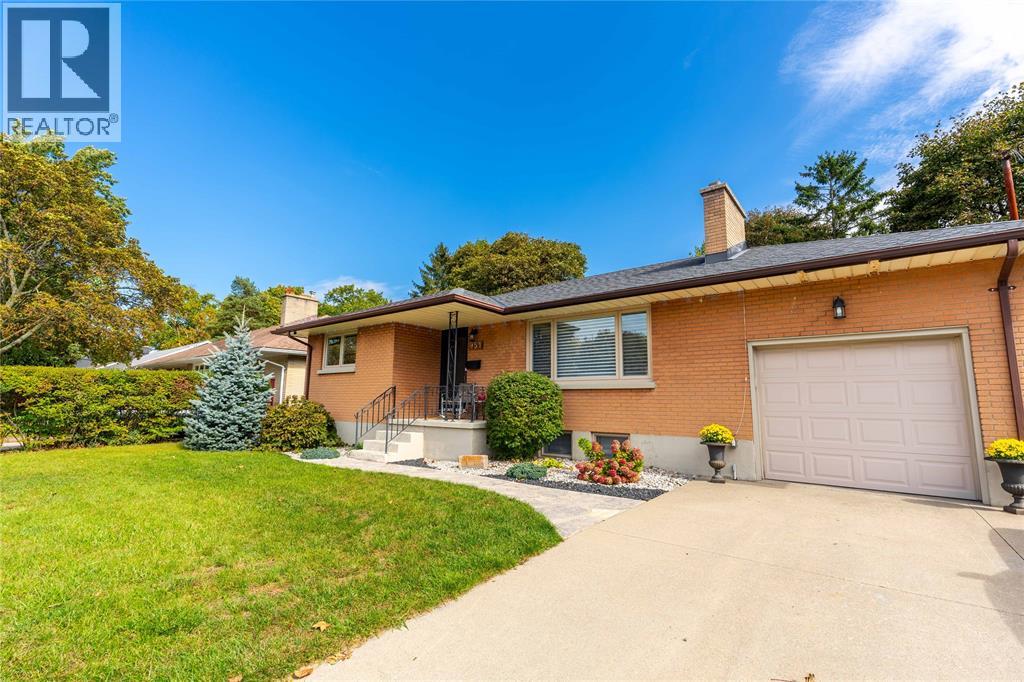 951 BEVERLEY ROAD - 2
