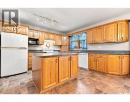 Living room - 843 N Mcintosh Street, Regina, SK S4R6H1 Photo 10