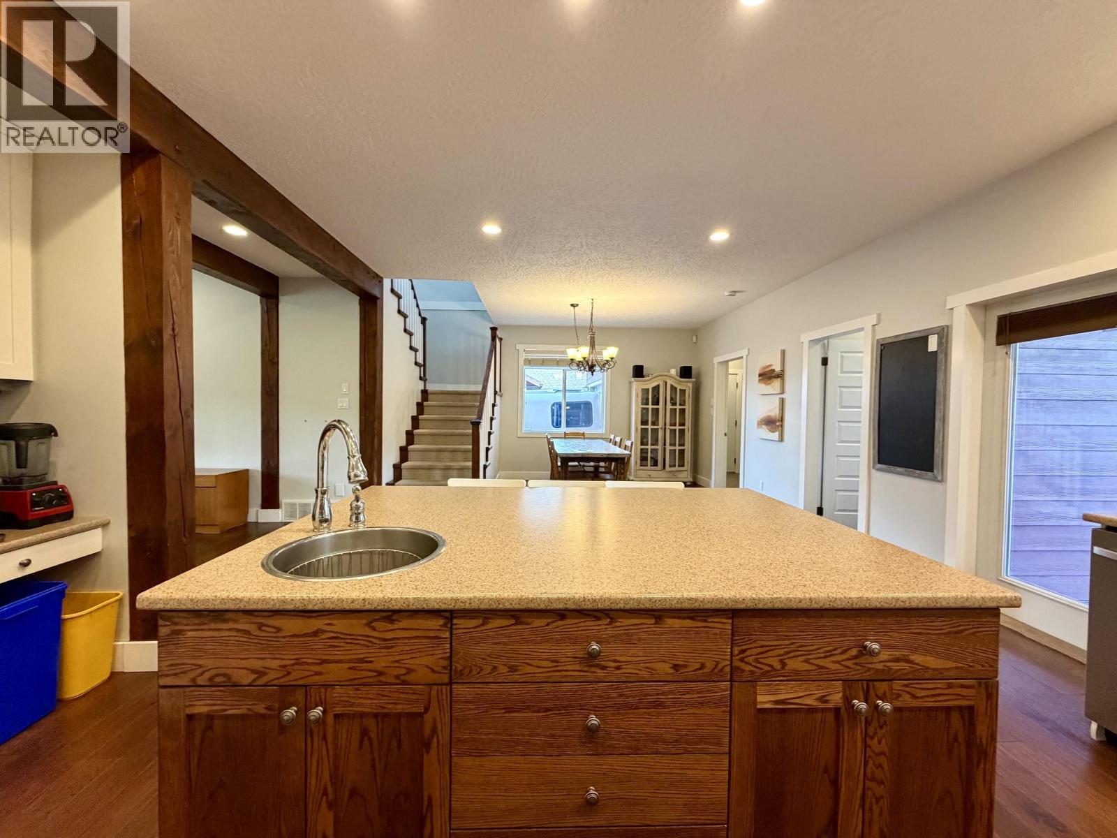 3211 TURNER Way, Smithers