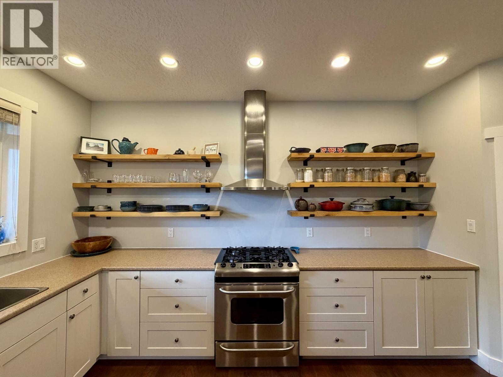 3211 TURNER Way, Smithers