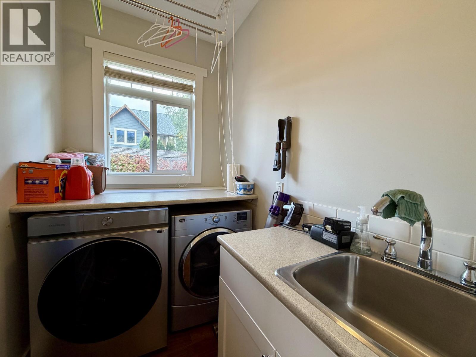 3211 TURNER Way, Smithers