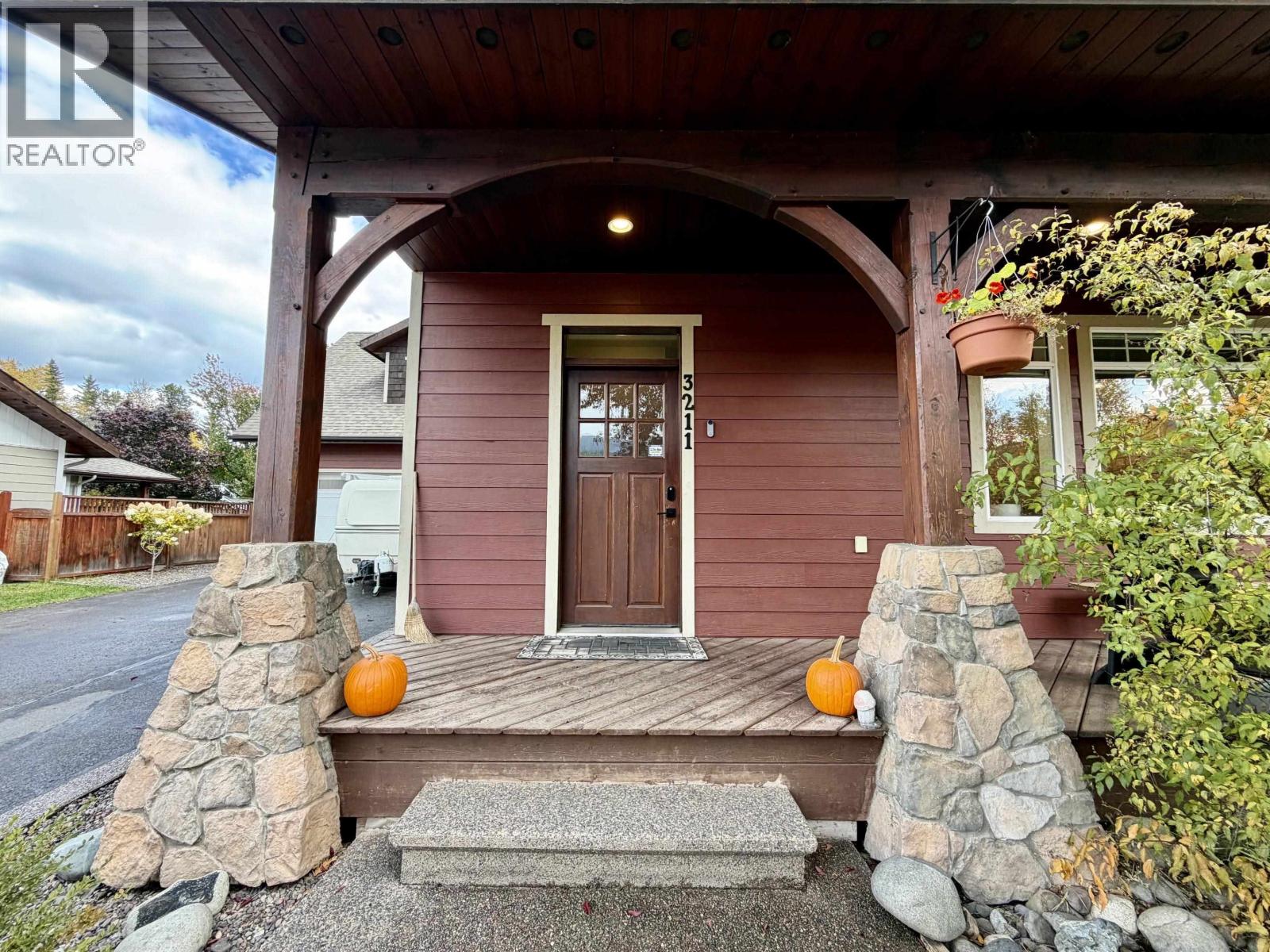3211 TURNER Way, Smithers