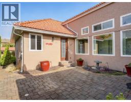 1198 Stonington Pl, Saanich, BC V8Y3B8 Photo 16