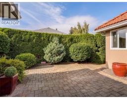 1198 Stonington Pl, Saanich, BC V8Y3B8 Photo 17