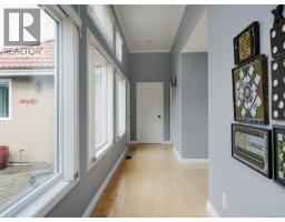 1198 Stonington Pl, Saanich, BC V8Y3B8 Photo 18