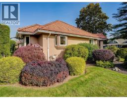 1198 Stonington Pl, Saanich, BC V8Y3B8 Photo 32