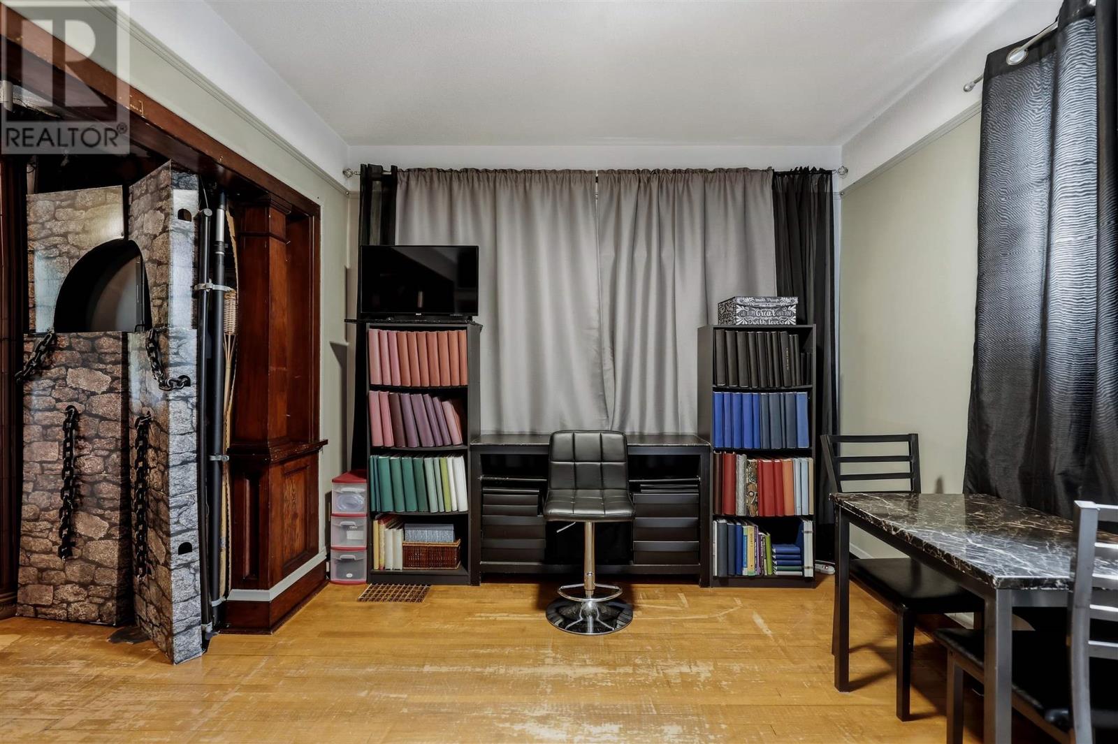 185 Elgin ST - Image 13
