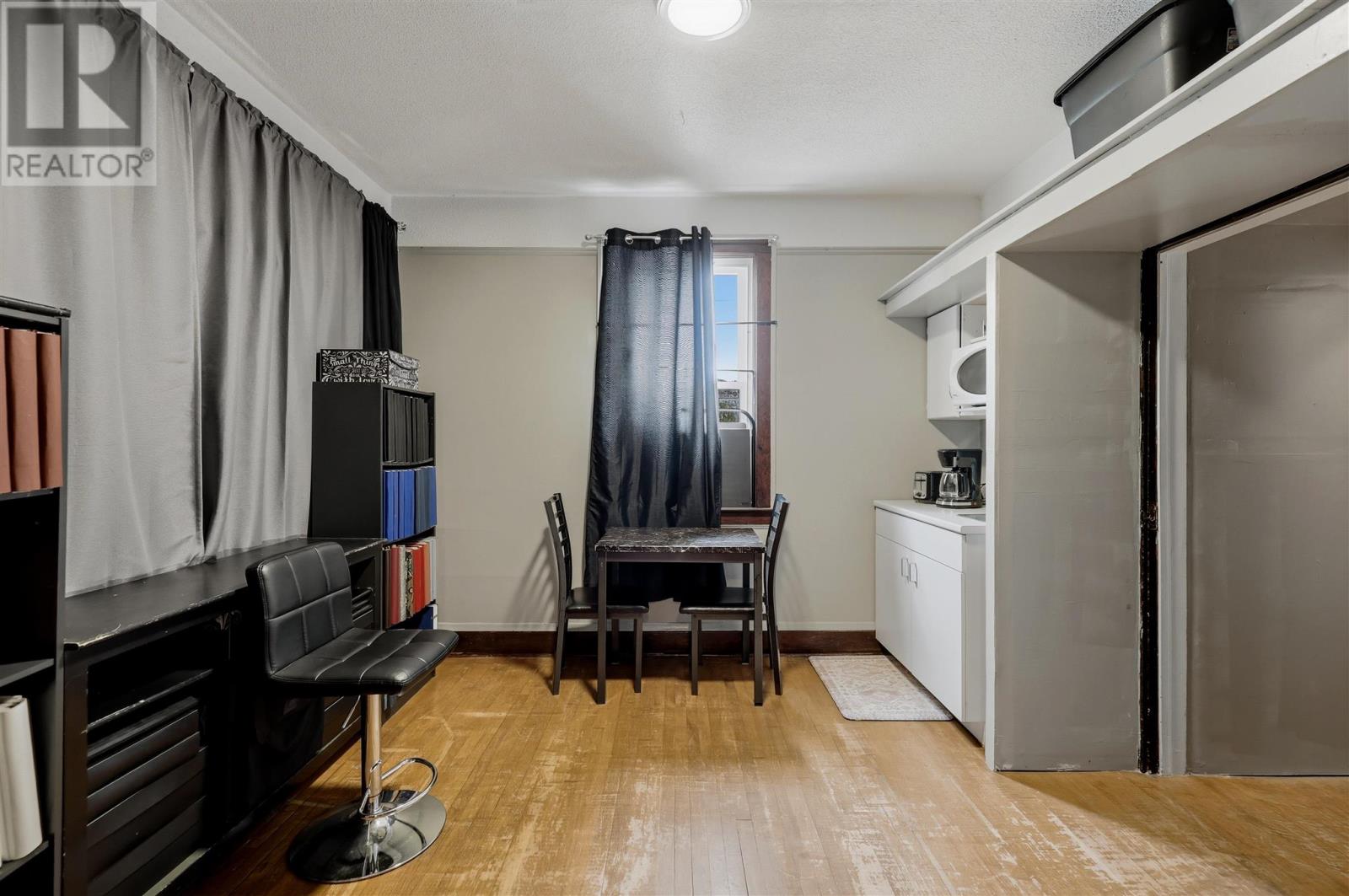 185 Elgin ST - Image 14