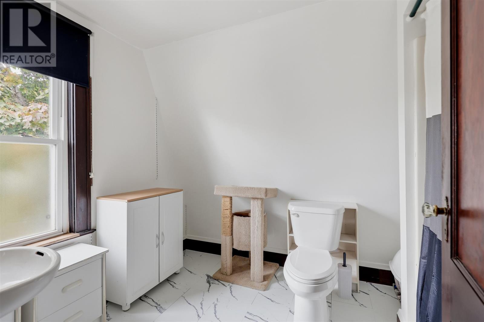 185 Elgin ST - Image 29
