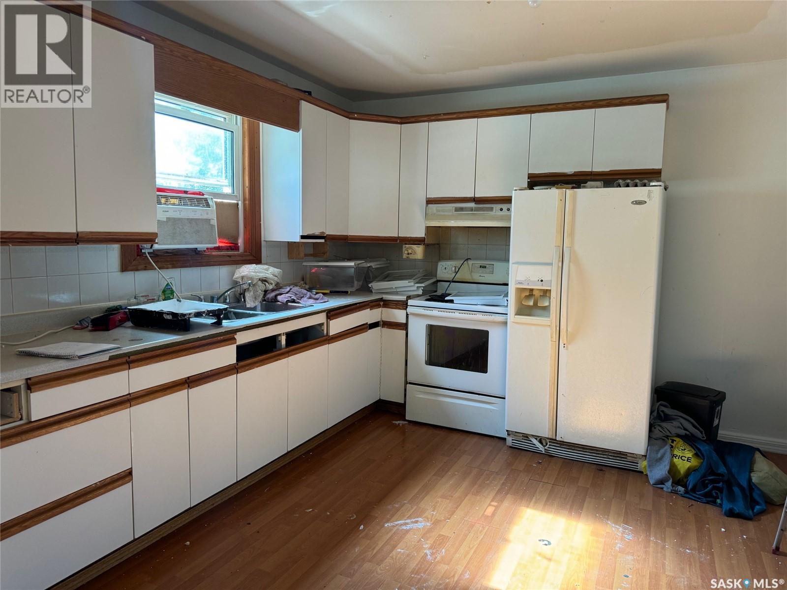 123 Windsor AVENUE N - 4
