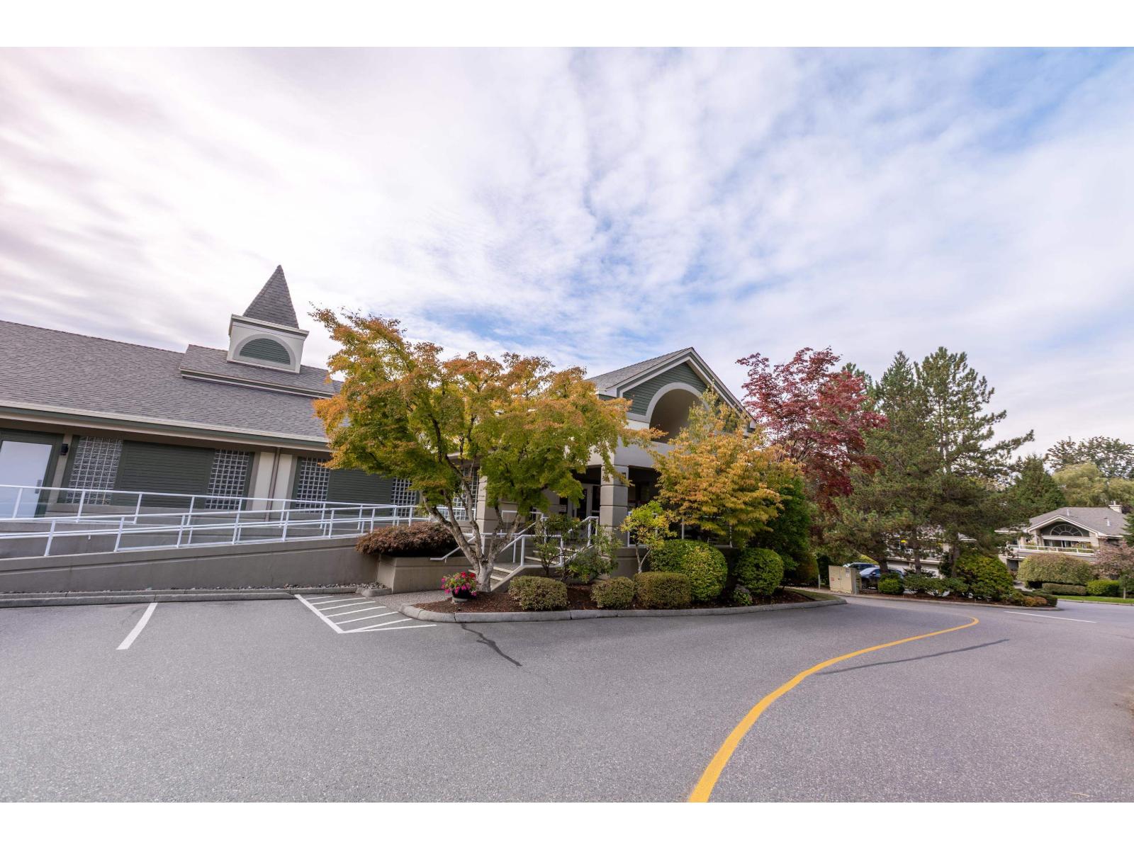 Photo of 16 4001 OLD CLAYBURN ROAD 37