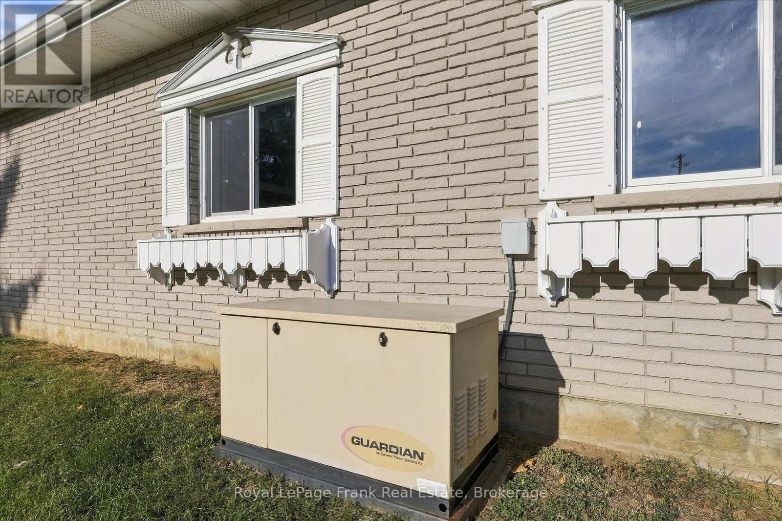 362 SIMONS AVENUE - 38