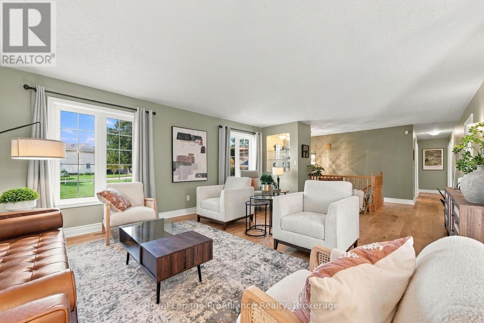 176 ASHLEY STREET - 2