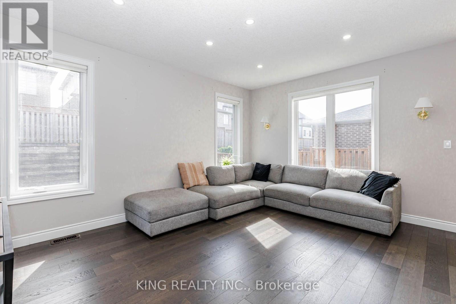 2494 LEEDS CROSSING - 20
