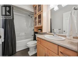 4pc Bathroom - 123 Cardinal Drive, Woodstock, ON N4T0A1 Photo 9