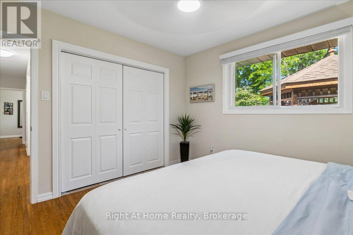 275 KENT CRESCENT - 19