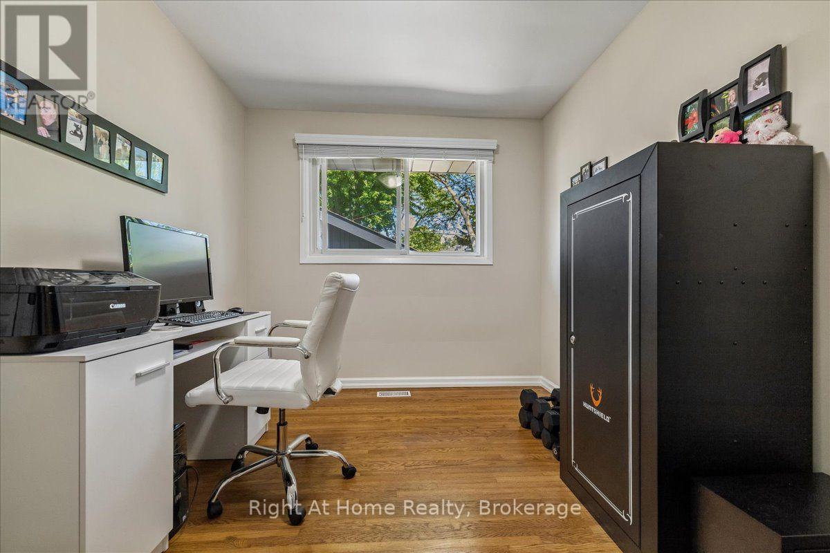 275 KENT CRESCENT - 21