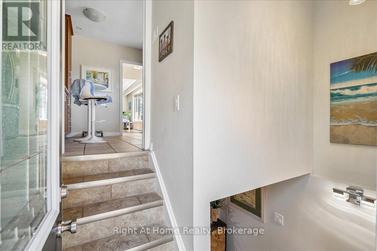275 KENT CRESCENT - Image 24