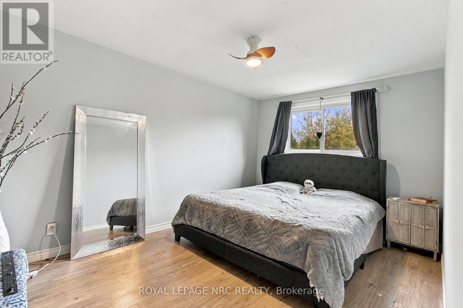 26 PINEHURST DRIVE - 10