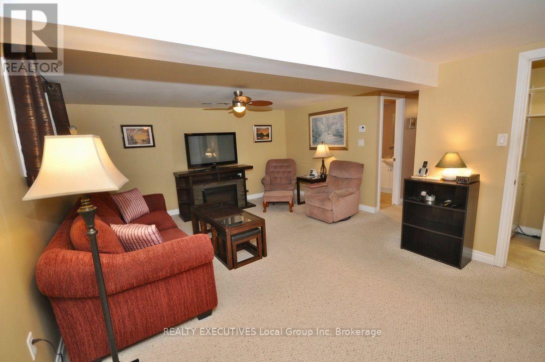 #33 624 LAKESHORE DRIVE - 23