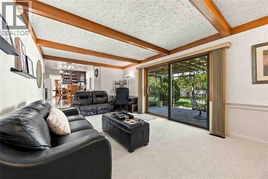 821 DANBURY CRESCENT - 22