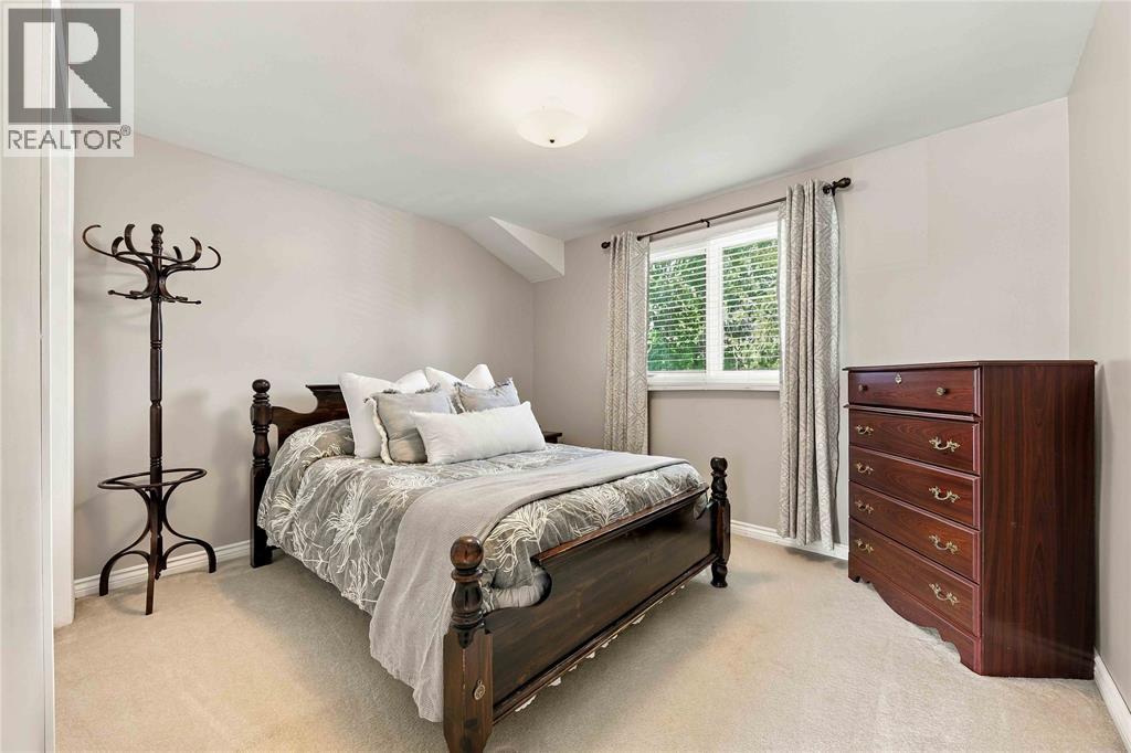 821 DANBURY CRESCENT - 27