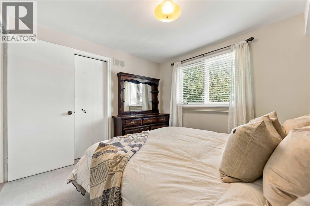 821 DANBURY CRESCENT - 30