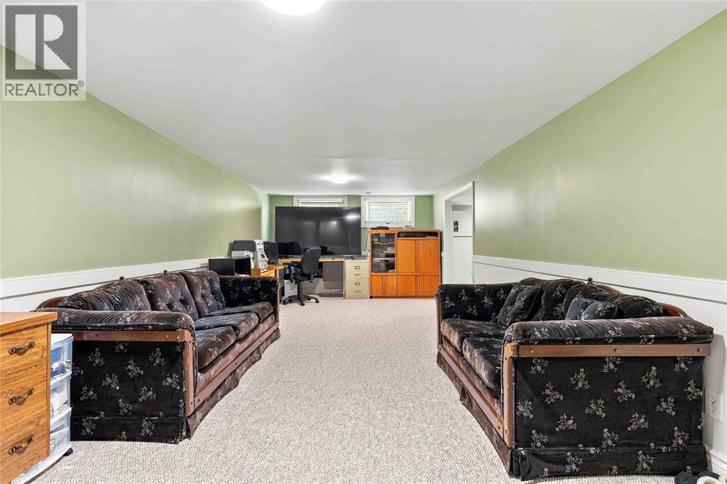 821 DANBURY CRESCENT - 36
