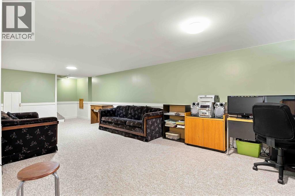 821 DANBURY CRESCENT - 37