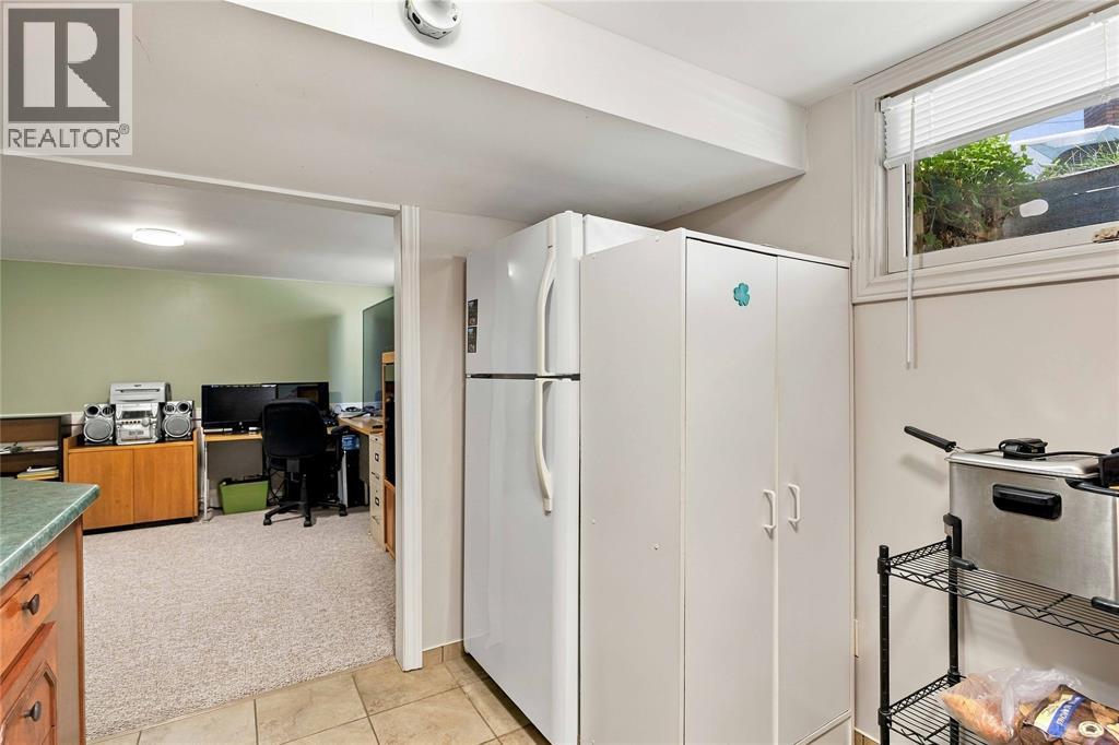 821 DANBURY CRESCENT - Image 40
