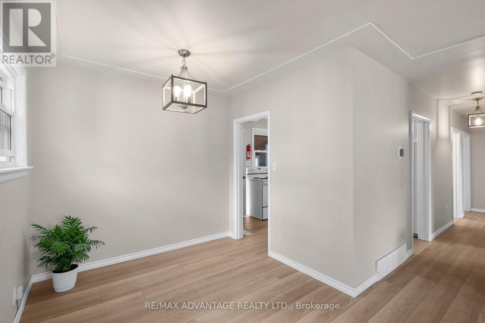 1920 DULUTH CRESCENT - 10