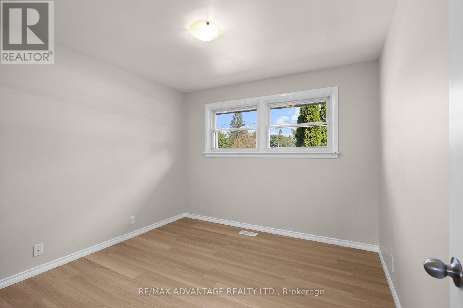 1920 DULUTH CRESCENT - Image 17