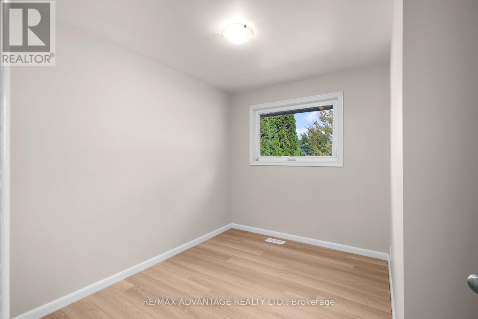 1920 DULUTH CRESCENT - Image 15