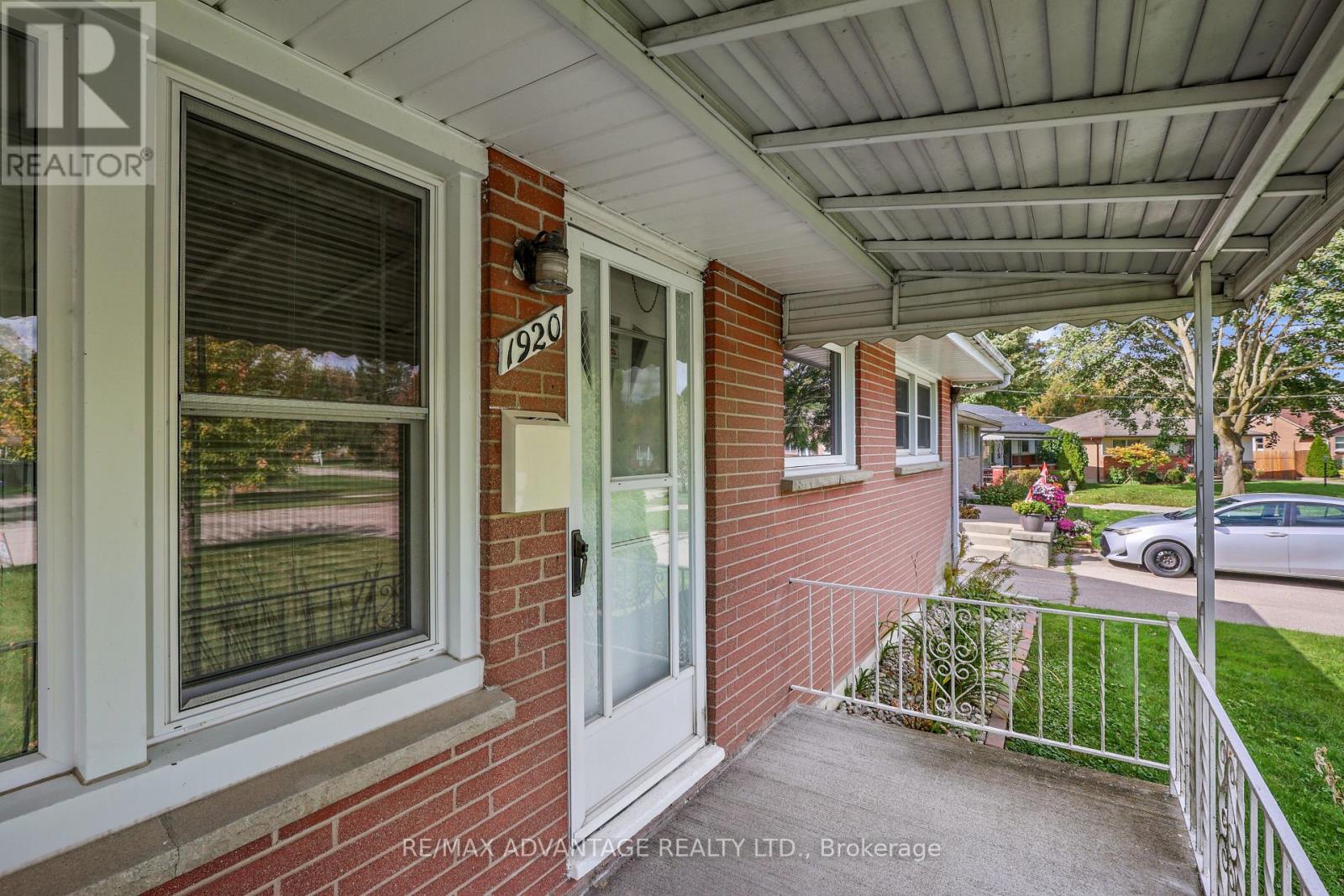 1920 DULUTH CRESCENT - Image 4