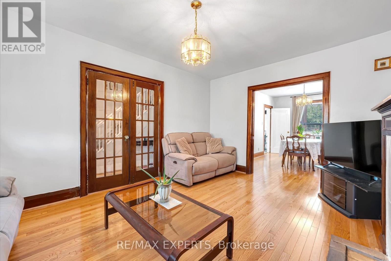 406 Lauder Avenue, Toronto, ON photo 8