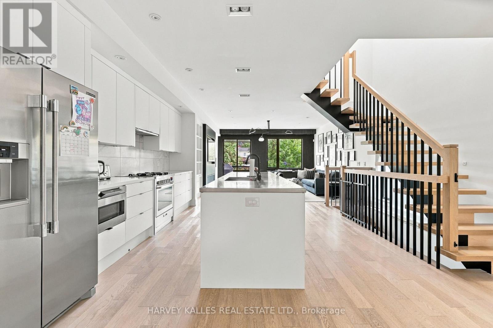 57 Roseneath Gardens, Toronto, ON photo 9