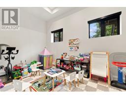 57 Roseneath Gardens, Toronto, ON M6C3X5 Photo 31