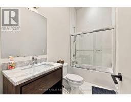 57 Roseneath Gardens, Toronto, ON M6C3X5 Photo 32