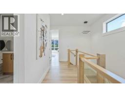 4pc Bathroom - 8926 34 Avenue, Calgary, AB T3B1S2 Photo 13