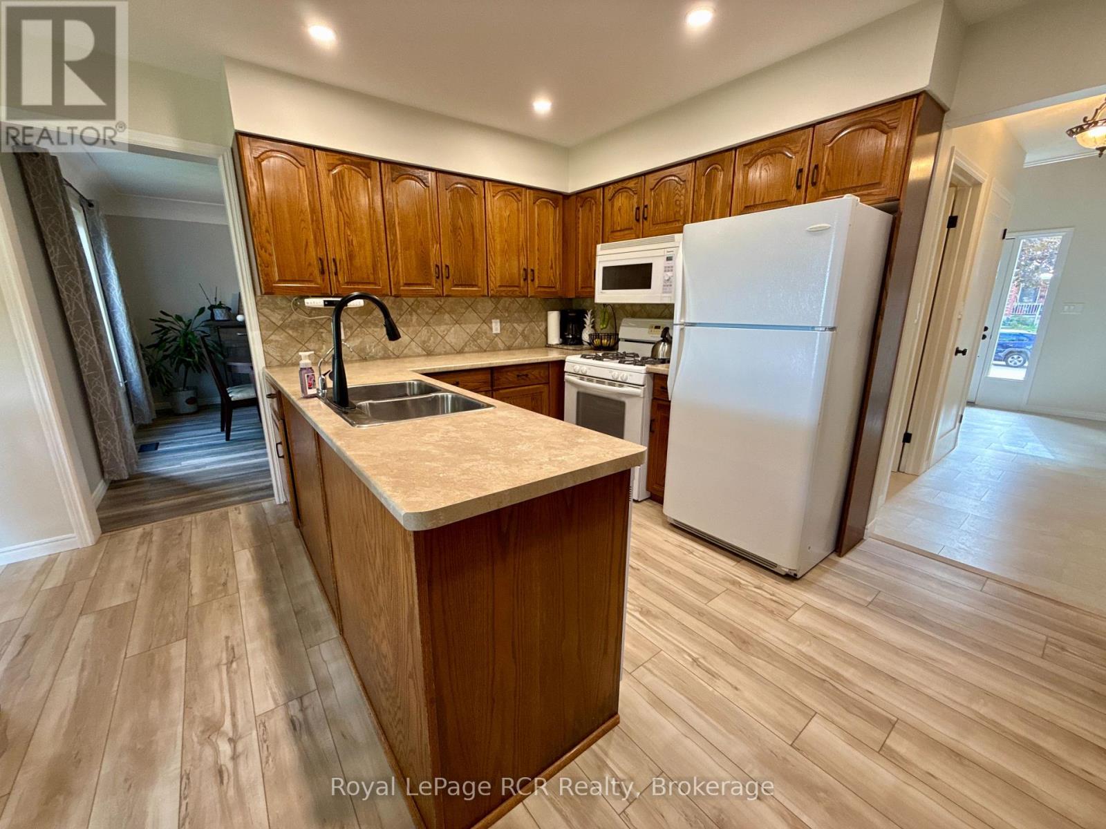 686 16TH STREET - Image 25