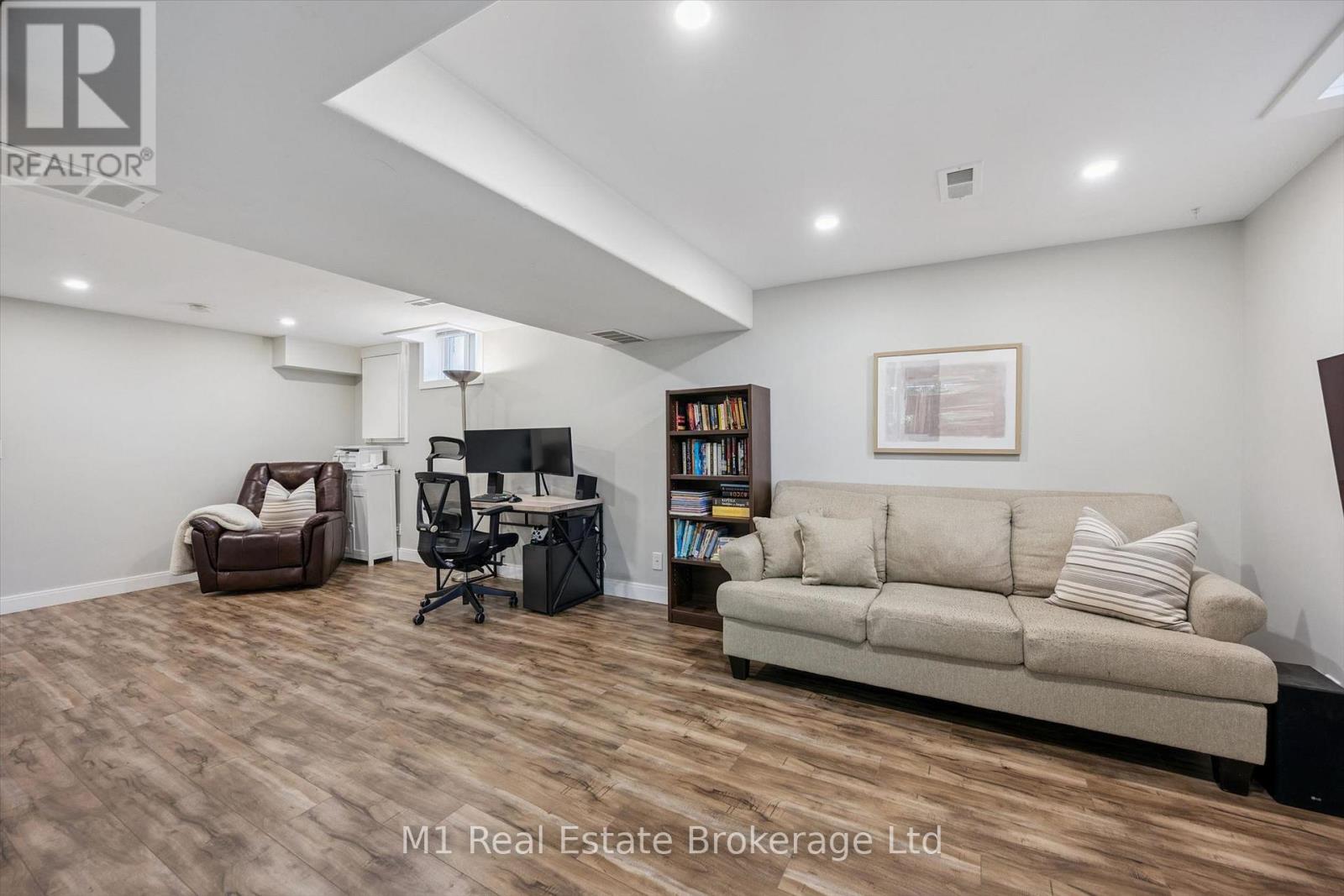 53 JOHANNA DRIVE - 27
