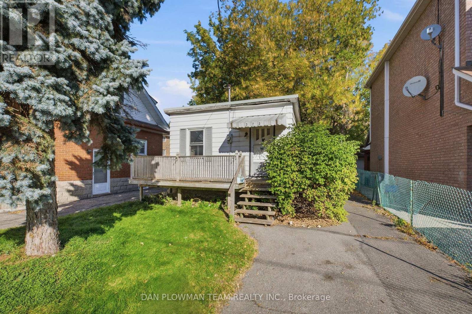 372 PINE AVENUE, Oshawa (Vanier) — photo 2